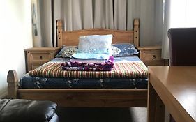 For Females - Luxury House Near Gillingham Train Station
